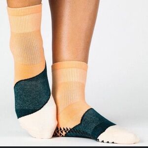 New Pointe Studio Grip Collection Cheveron Strip Grip Ankle Poppy Socks
